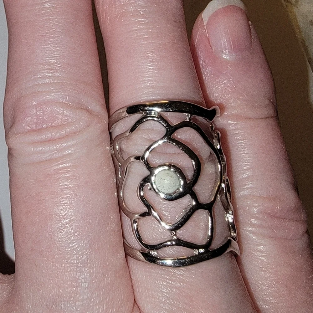Elegant EUC Silver Floral Ring
